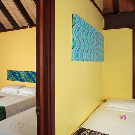 Funky Fish Beach & Surf Resort Solevu Exterior foto