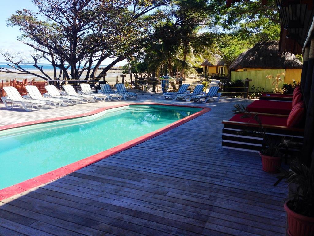 Funky Fish Beach & Surf Resort Solevu Exterior foto