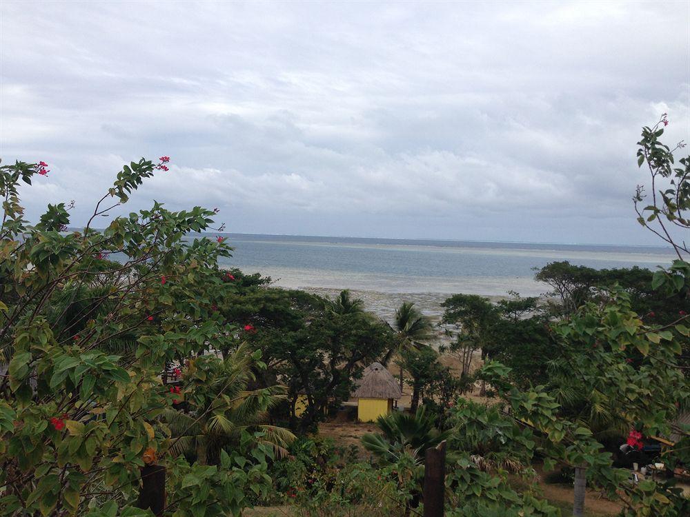 Funky Fish Beach & Surf Resort Solevu Exterior foto